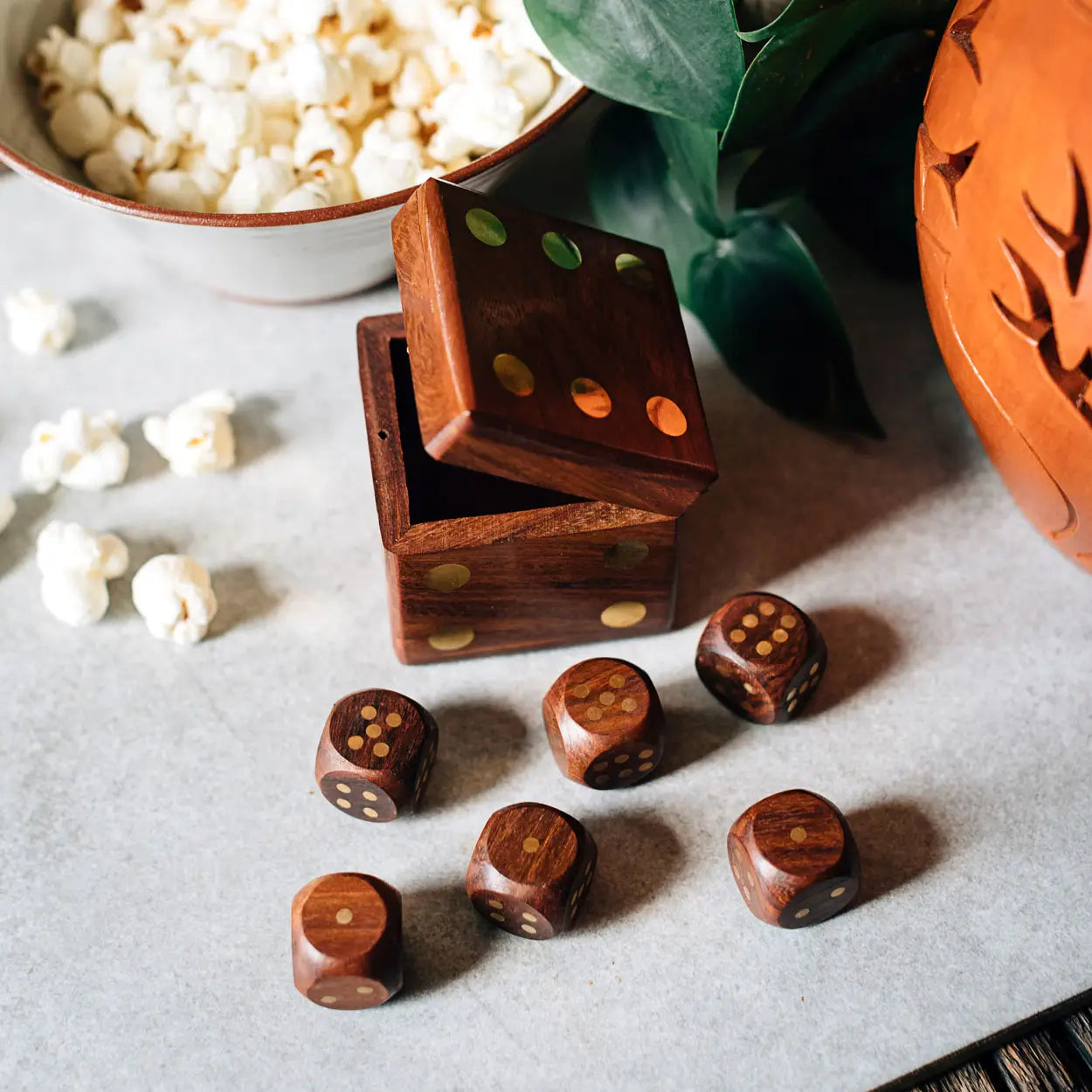Shesham Wood Dice Box with Brass Inlay – 6 Wooden Dice with Brass Pips